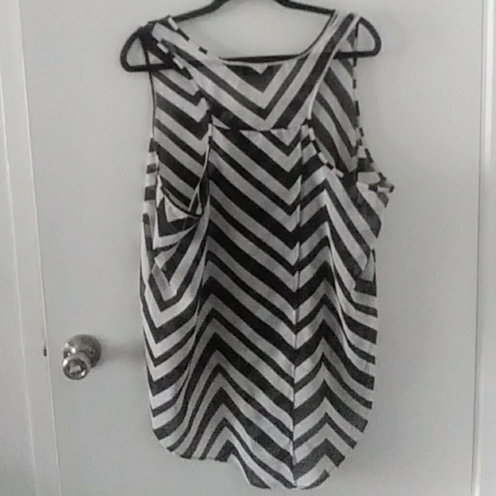 3 for $15🎉Sheer Black/White top